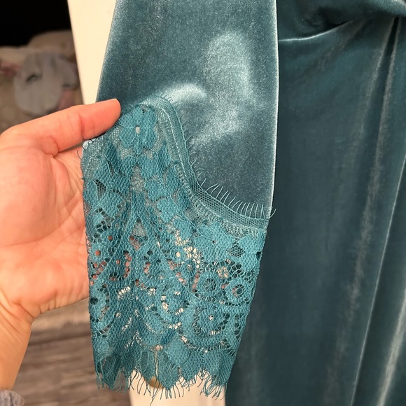 Nasty Gal teal velvet mid length dress with slit - Picture 3 of 7